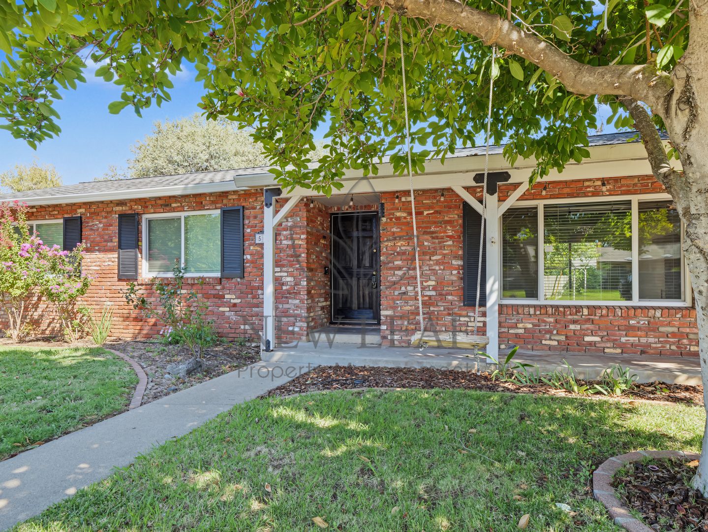 Redding House: 564 Estate St,