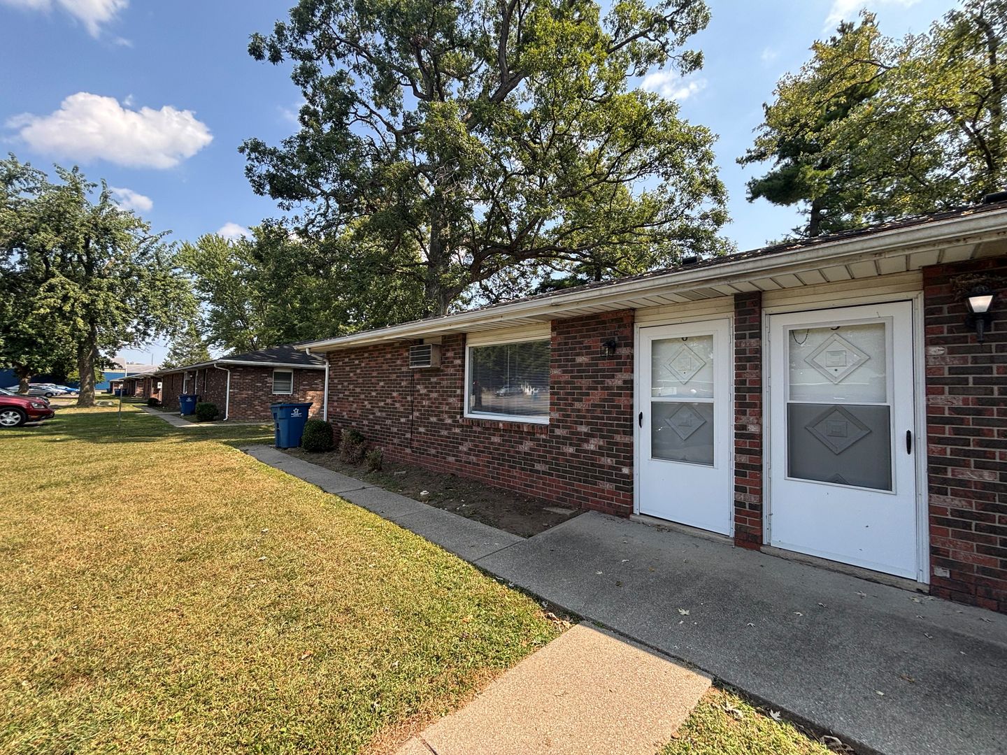 Terre Haute Apartment: 2875 S 6th place