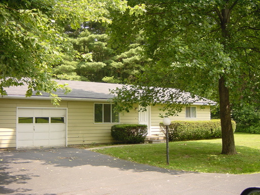17 Glenn Aire Dr, Terre Haute, IN 47803
