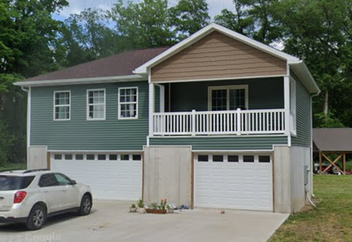 537 N 6th St , Clinton, IN 47842