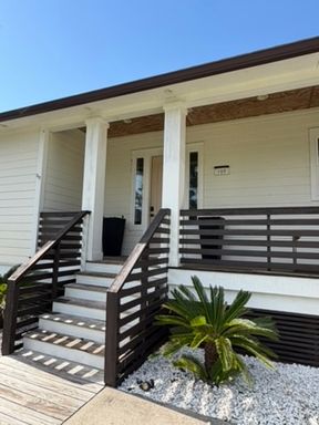 50% OFF FIRST MONTHS RENT AS A WELCOME FROM THE OWNER ---- Charming Newly Remodeled 2 Bedroom Home in Santa Rosa Beach – photo 1