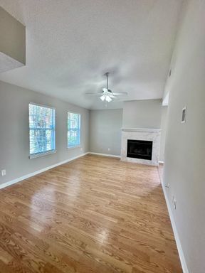 Adorable, Centrally located 3B/2B Home available for Long Term Rental – photo 1