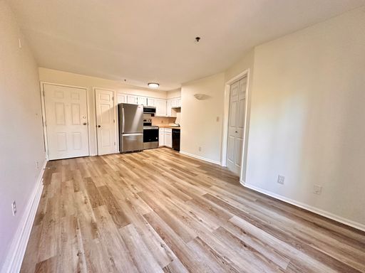 Newly Renovated 1B/1B Condo in Pointe of View located steps from Grand Boulevard!