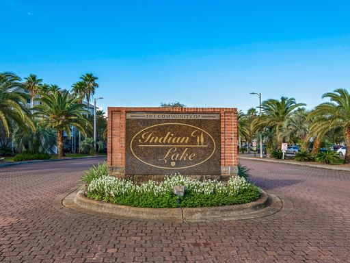 Beautifully remodeled 1B/1B Unfurnished Condo near Beach in the Heart of Destin!