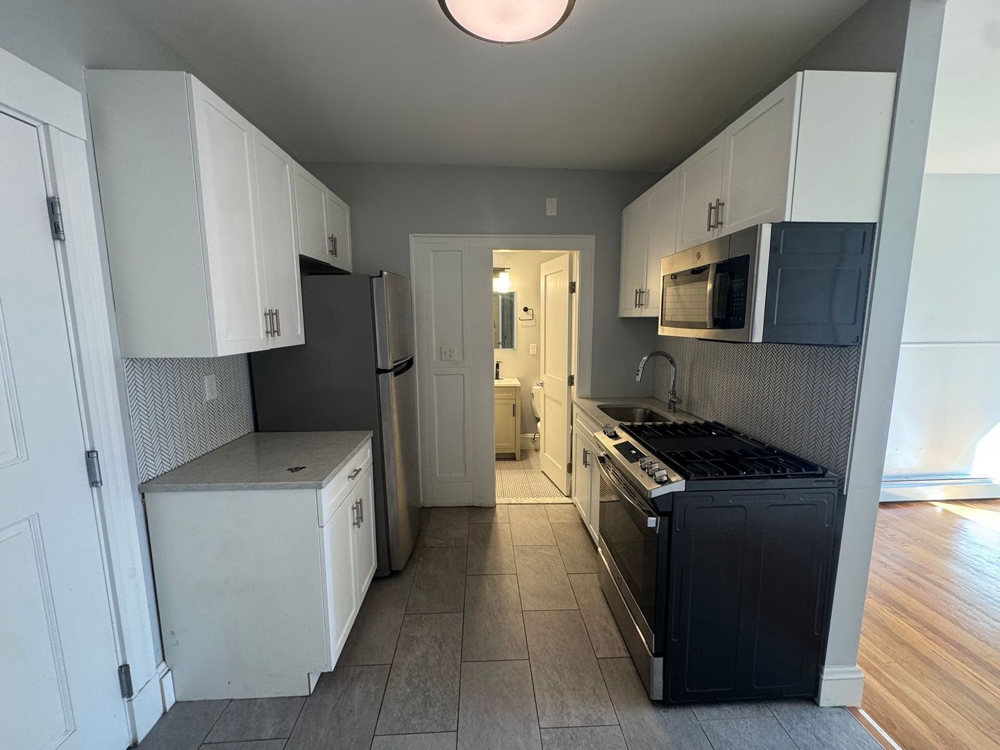 Salem Apartment: 233 Lafayette St