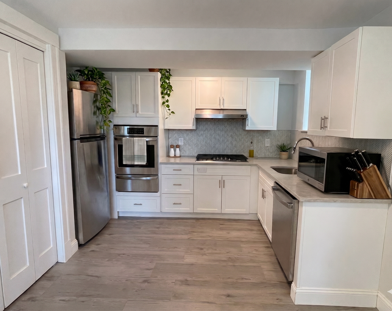 Salem Apartment: 233 Lafayette St