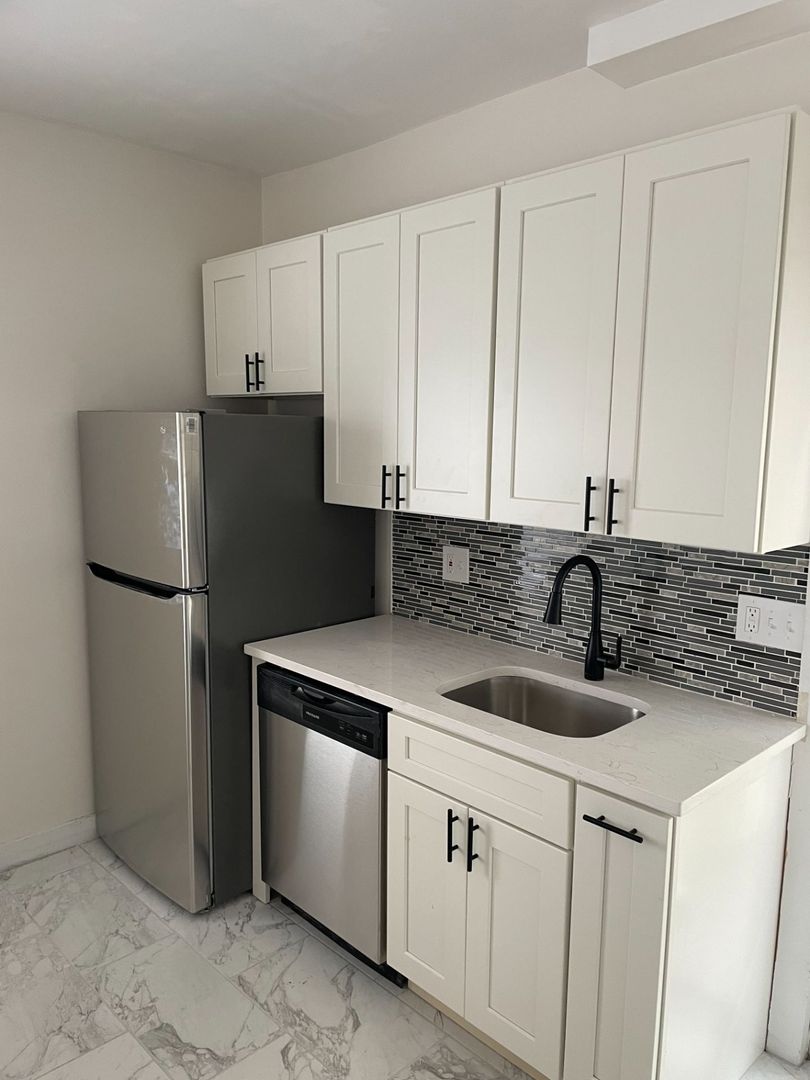 Onset Apartment: 211 Onset Avenue