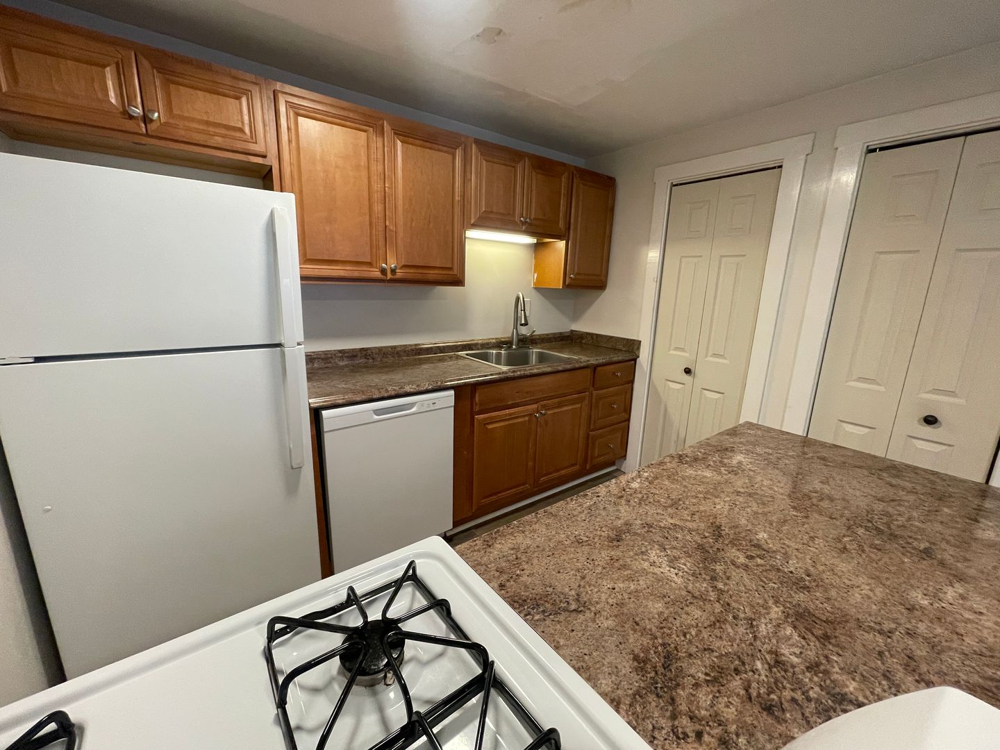 Onset Apartment: 4-6 West Central Ave