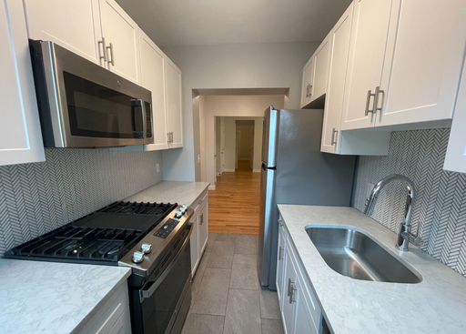 Renovated 1 Bedroom + Office (or 2 Bed)! | Available NOW! – photo 1