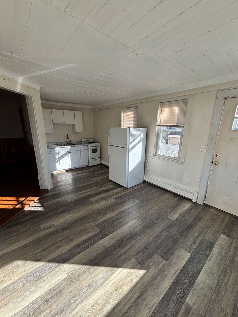 Onset Apartment: 6 S Water Street