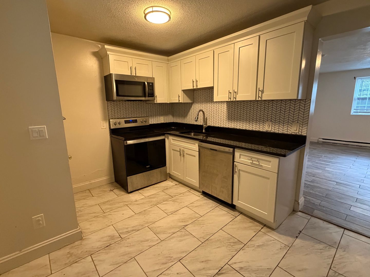 Plymouth Apartment: 217 Beaver Dam Road