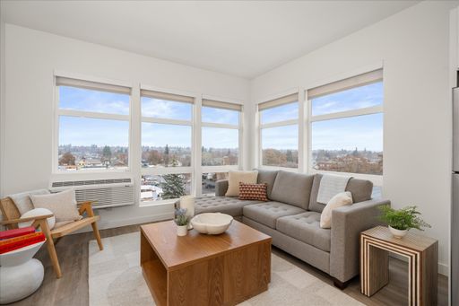 Modern New Construction Apartments with Views / Gym / In-Unit Laundry – photo 1