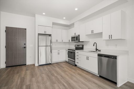 Modern New Construction Apartments with Views / Gym / In-Unit Laundry – photo 1