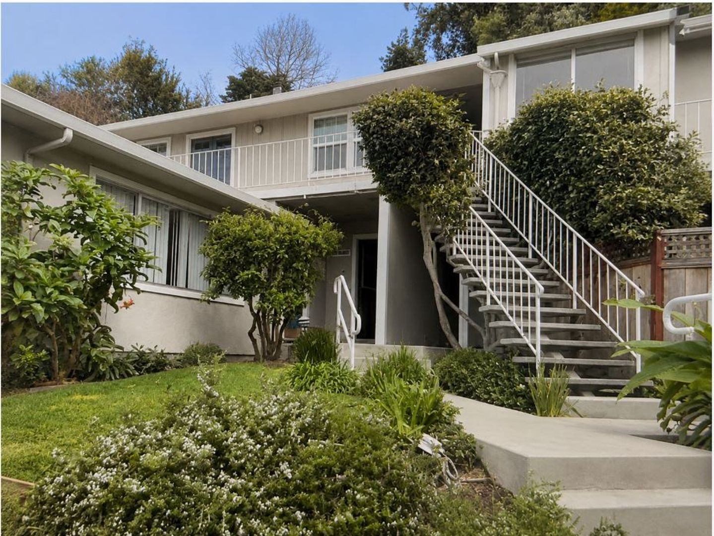 Santa Cruz Apartment: 404 High St.