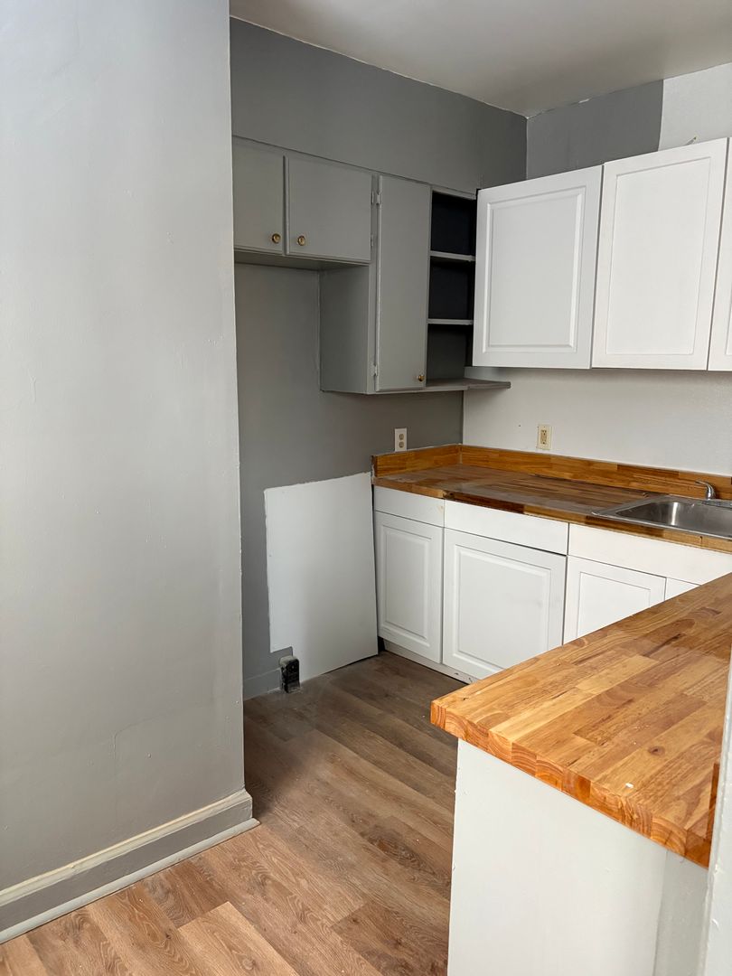 DETROIT Apartment: 17701 MANDERSON