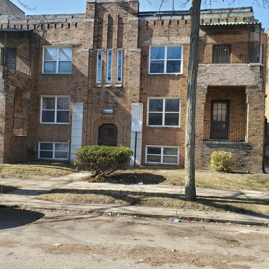 DETROIT Apartment: 17701 MANDERSON