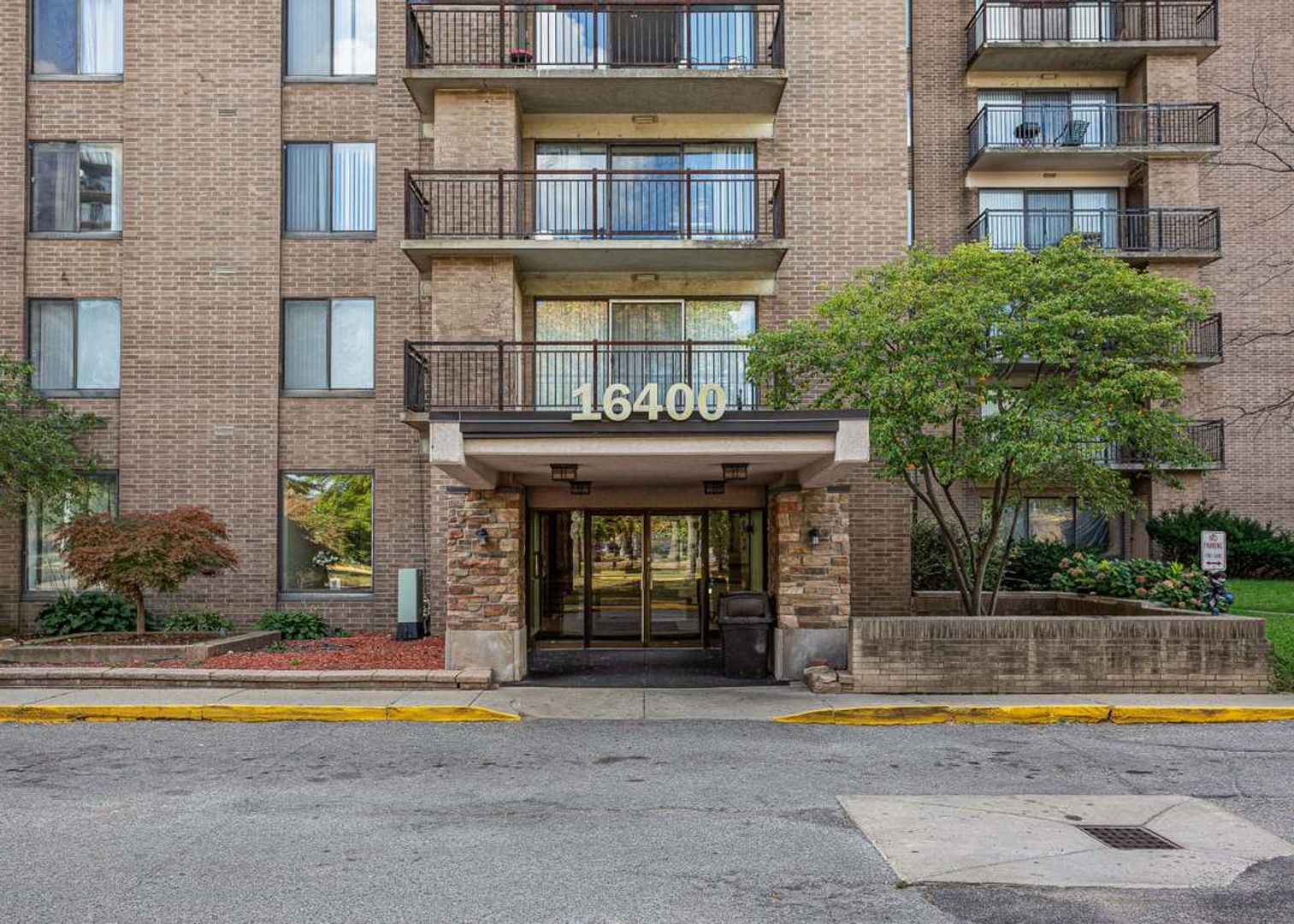 SOUTHFIELD Apartment: 16400 N PARK