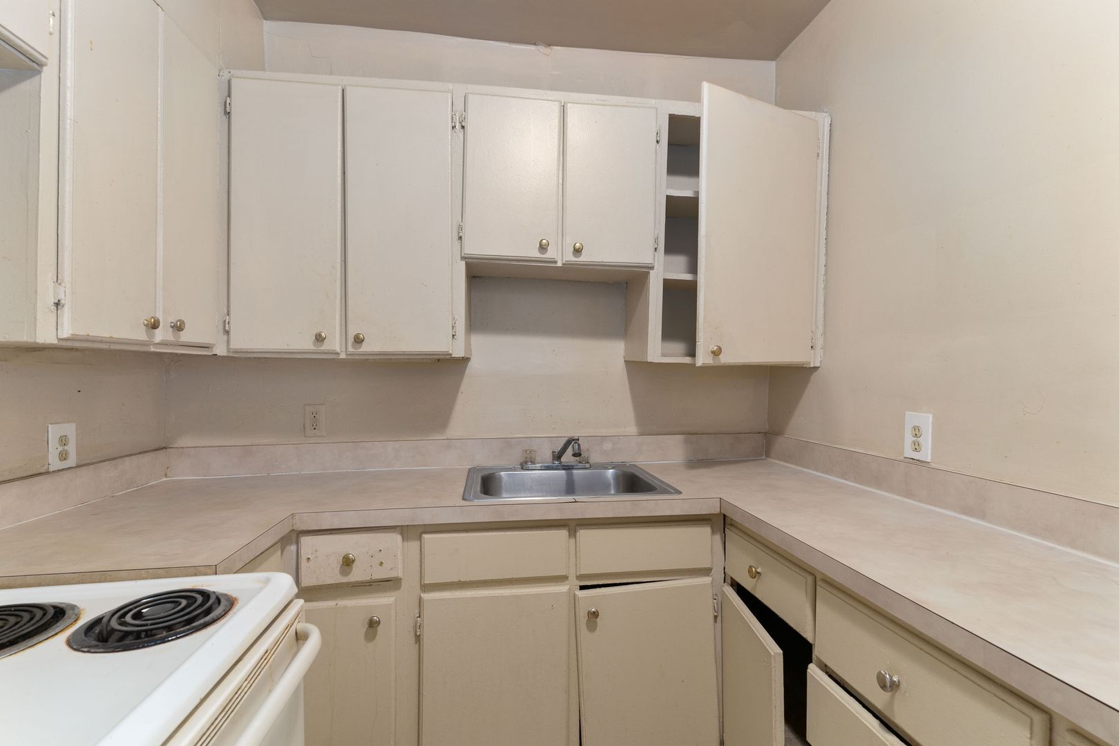 DETROIT Apartment: 17701 MANDERSON