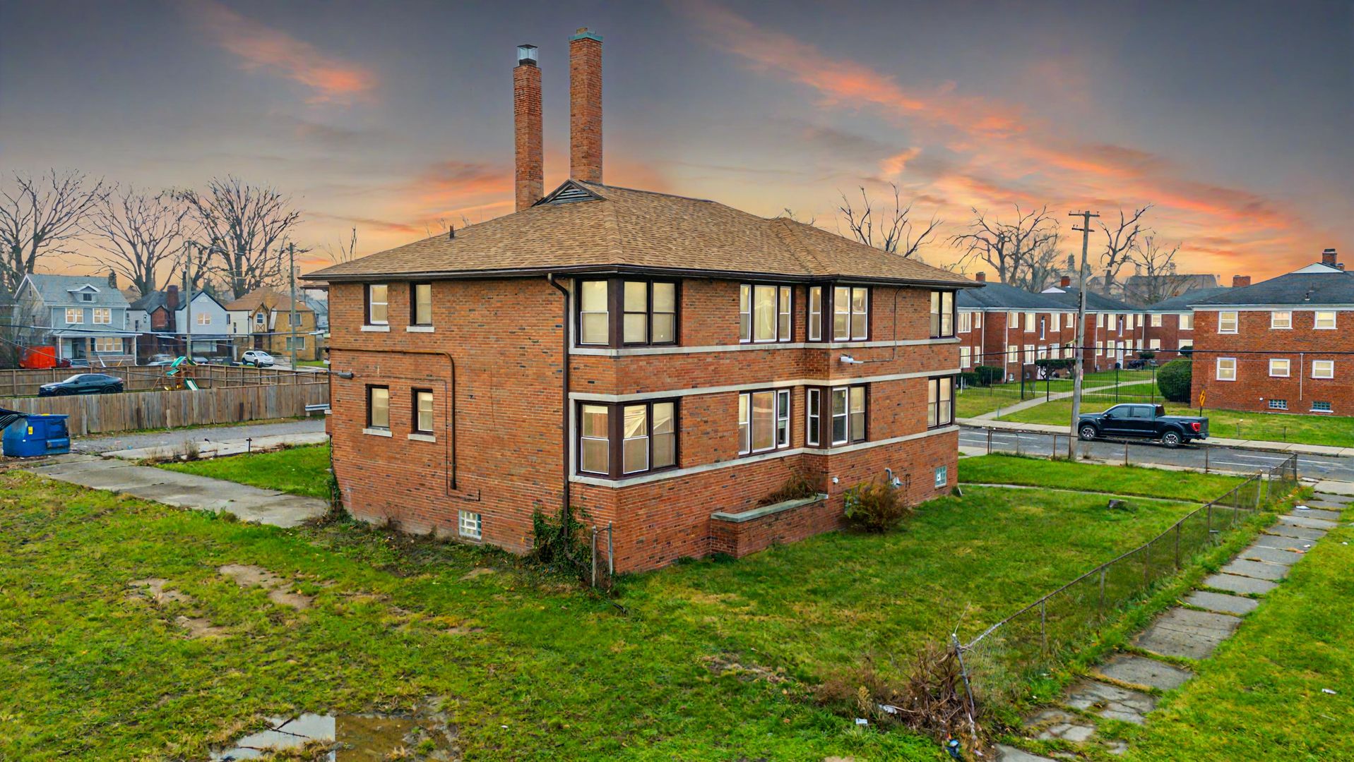 DETROIT Apartment: 2017 BURLINGAME