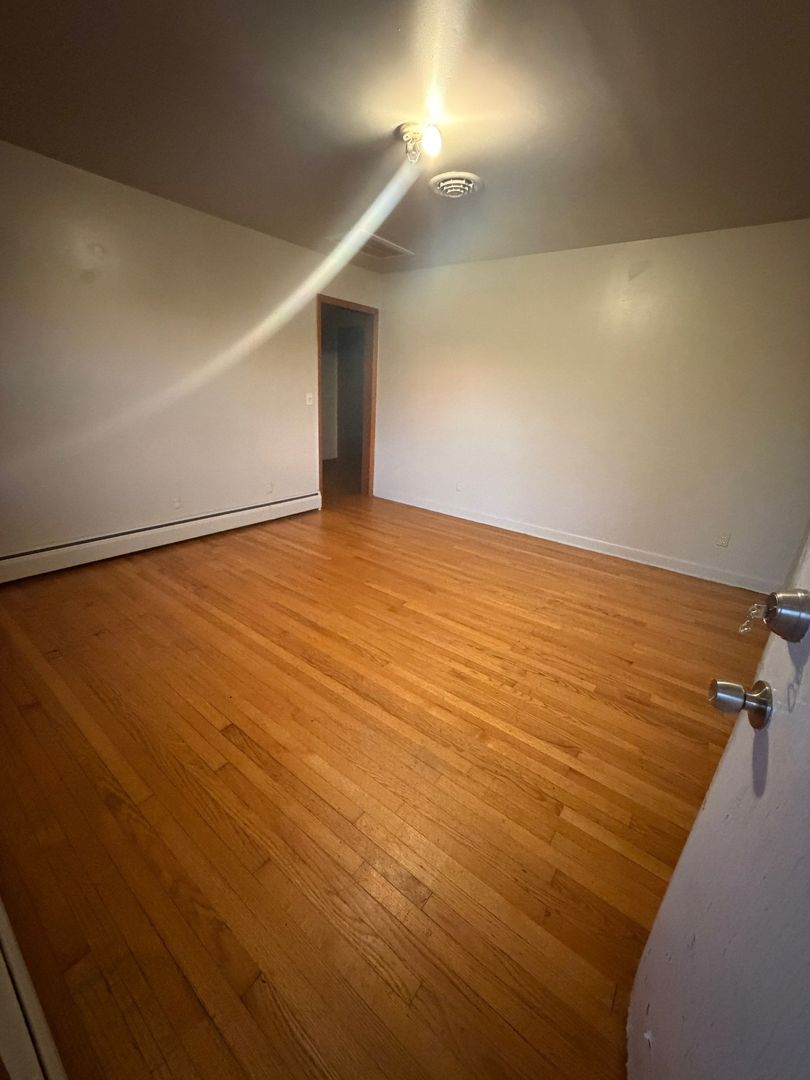 Blacksburg Apartment: 1018 Montgomery St