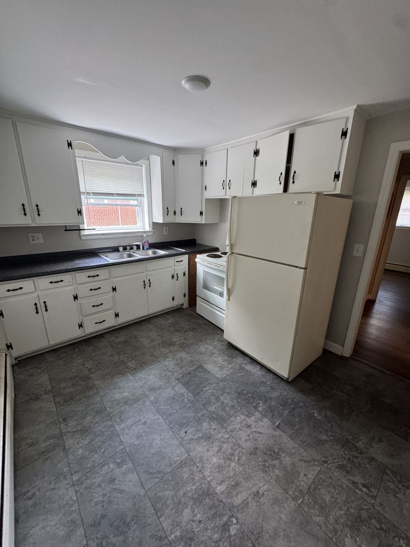 Blacksburg Apartment: 1020 Montgomery St