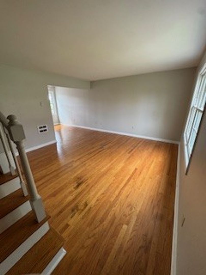 Pulaski Apartment: 700 Skyline Cir