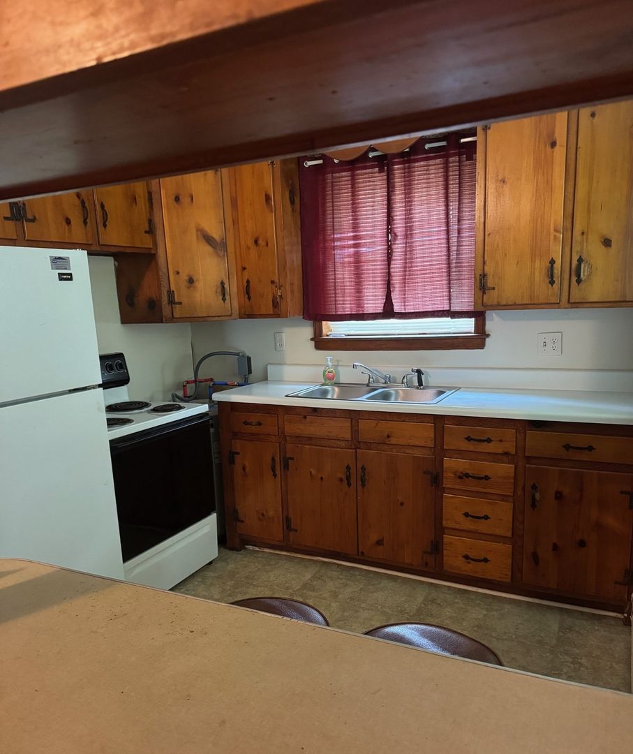 Blacksburg Apartment: 1016 Montgomery St