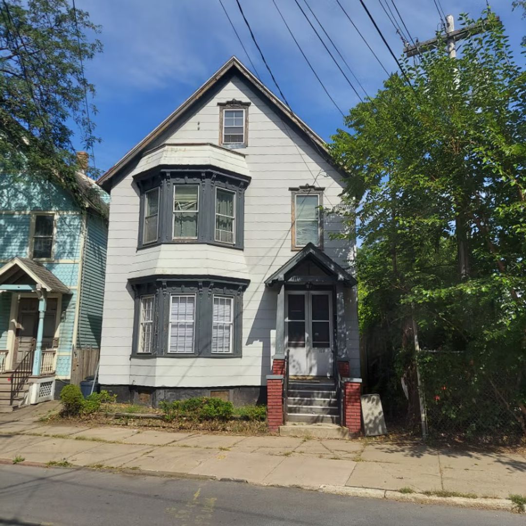 Schenectady Apartment: 159 Front St