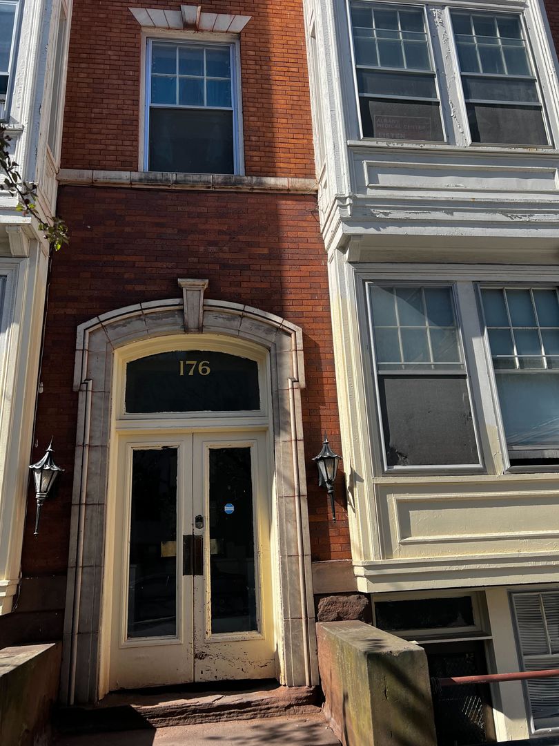 Albany Apartment: 176 Chestnut Street