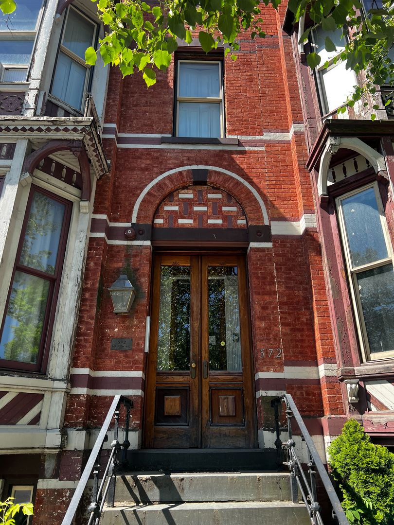 Albany Apartment: 572 Madison Ave