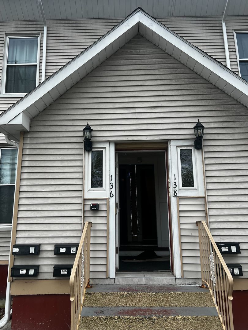 Albany Apartment: 138 Morton Avenue