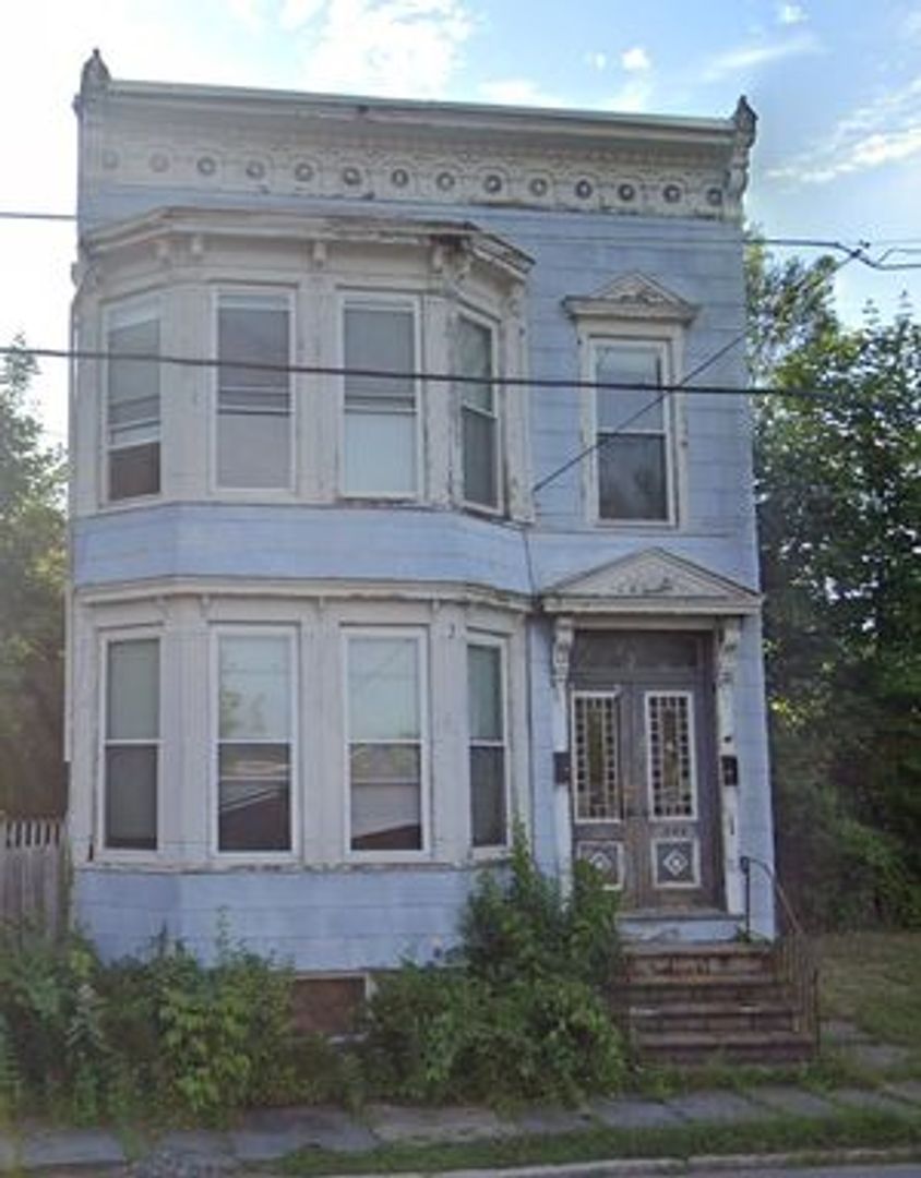 Troy Apartment: 286 2nd Ave