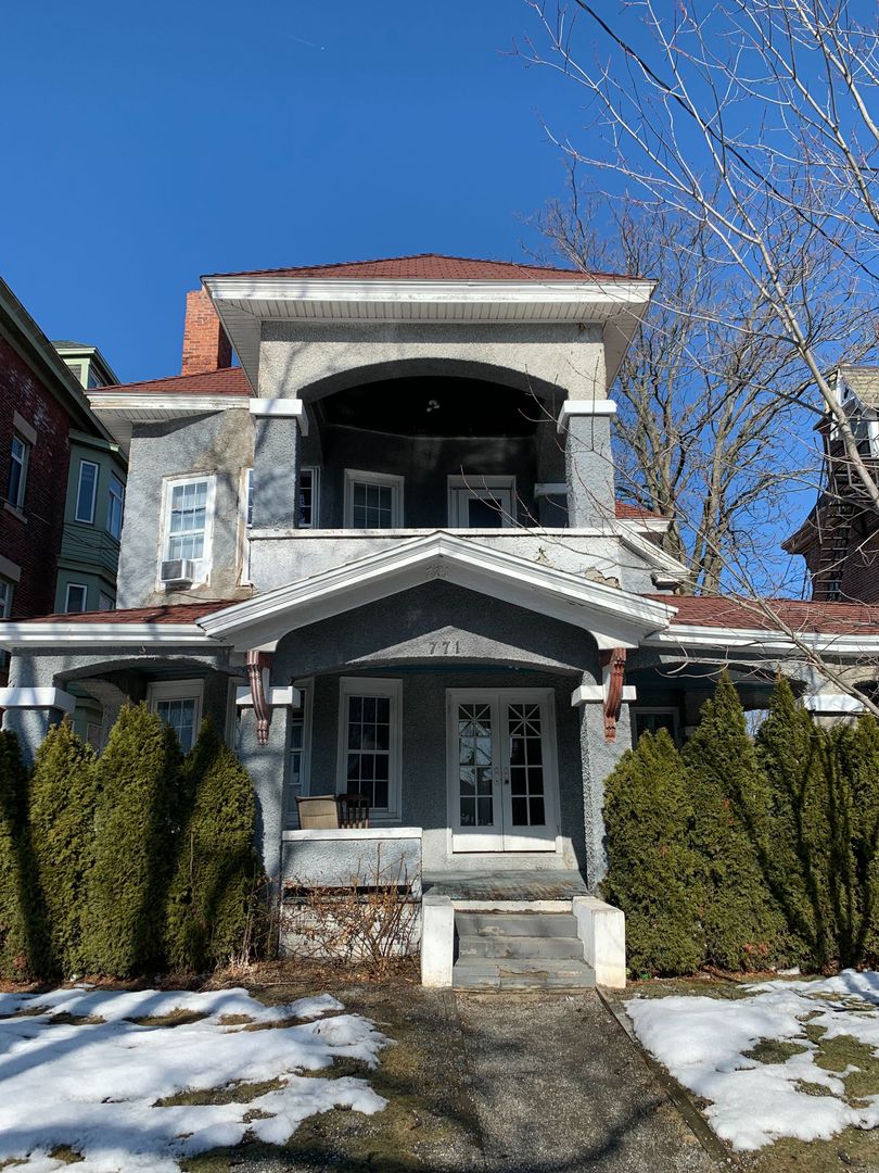 Albany Apartment: 771 Madison Avenue