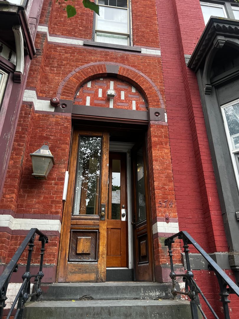 Albany Apartment: 574 Madison Ave