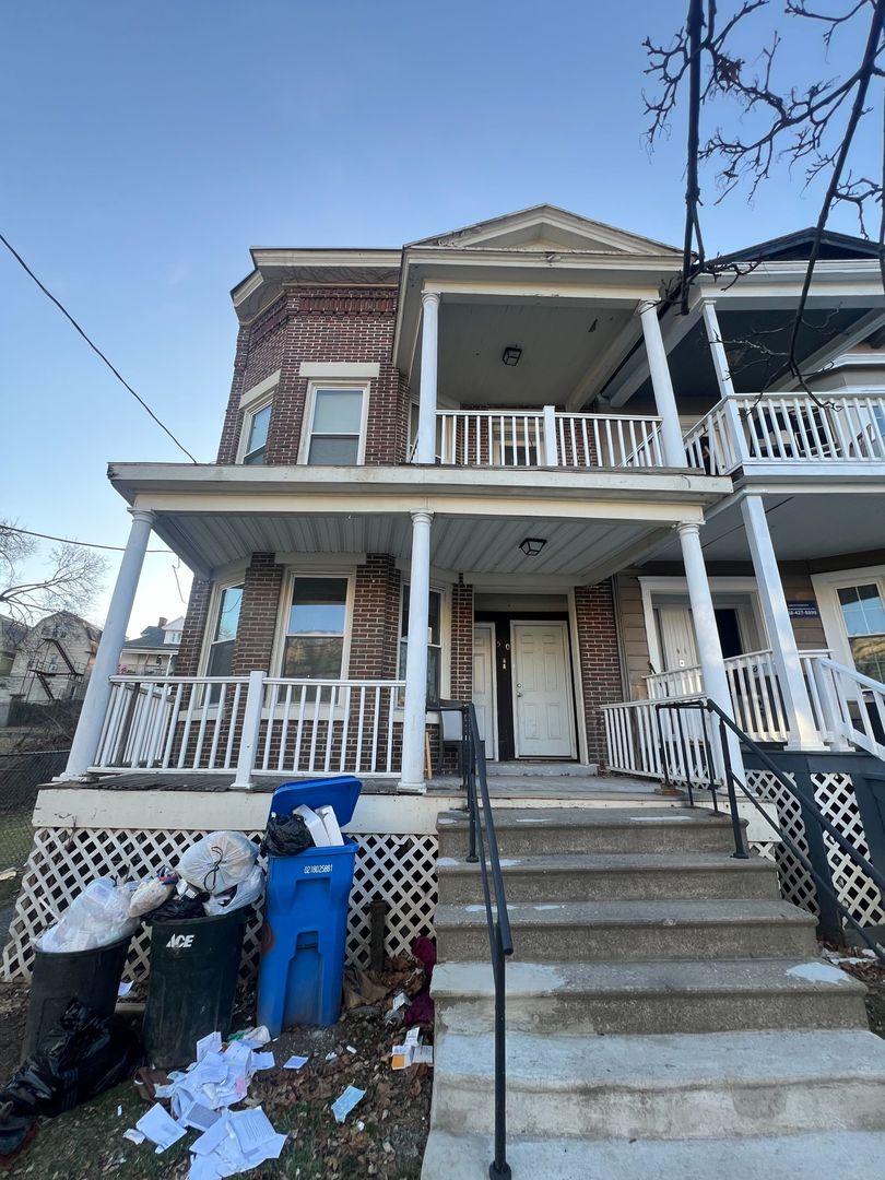 Albany Apartment: 50 Elberon Place