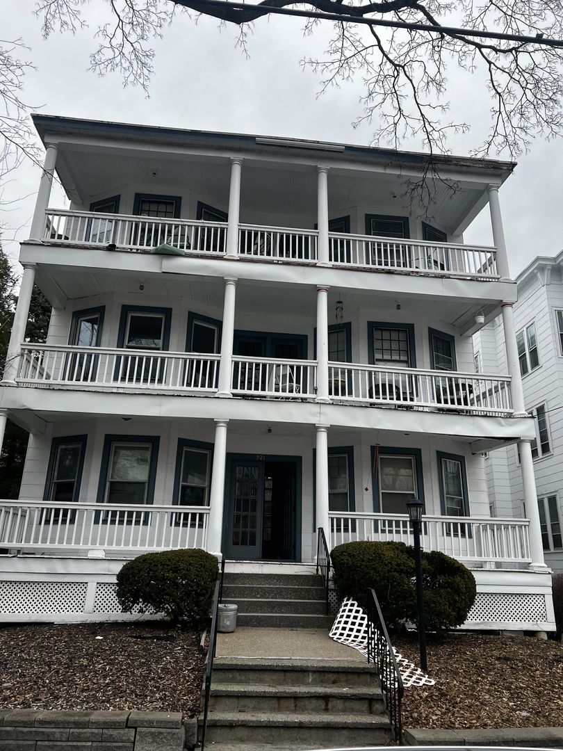 Albany Apartment: 921 Park Avenue