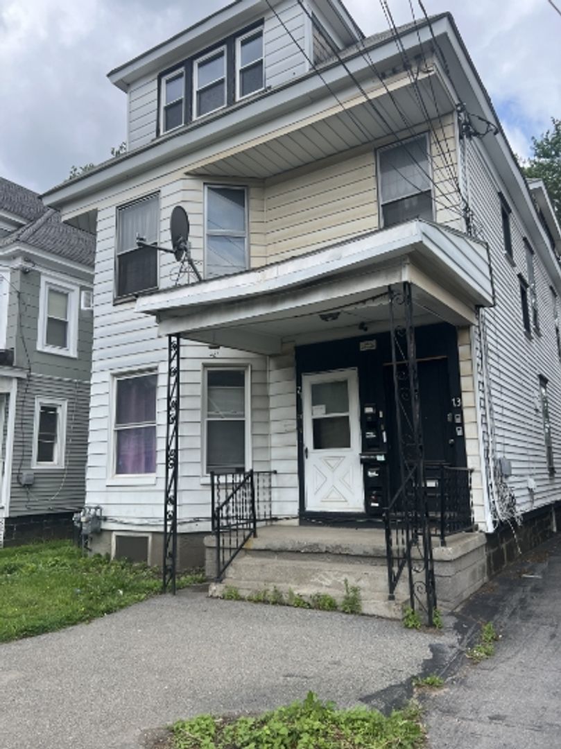 Schenectady Apartment: 71 North Brandywine Avenue