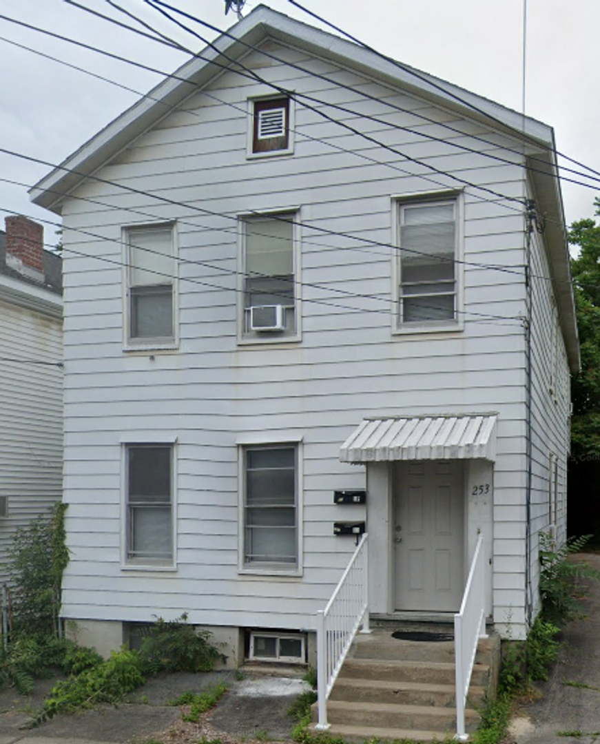 Schenectady Apartment: 253 Park PL