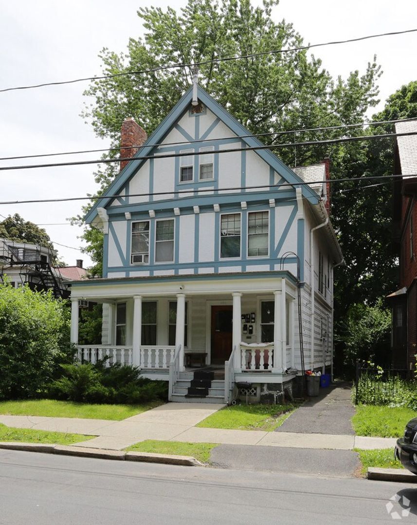 Albany Apartment: 538 Myrtle Avenue