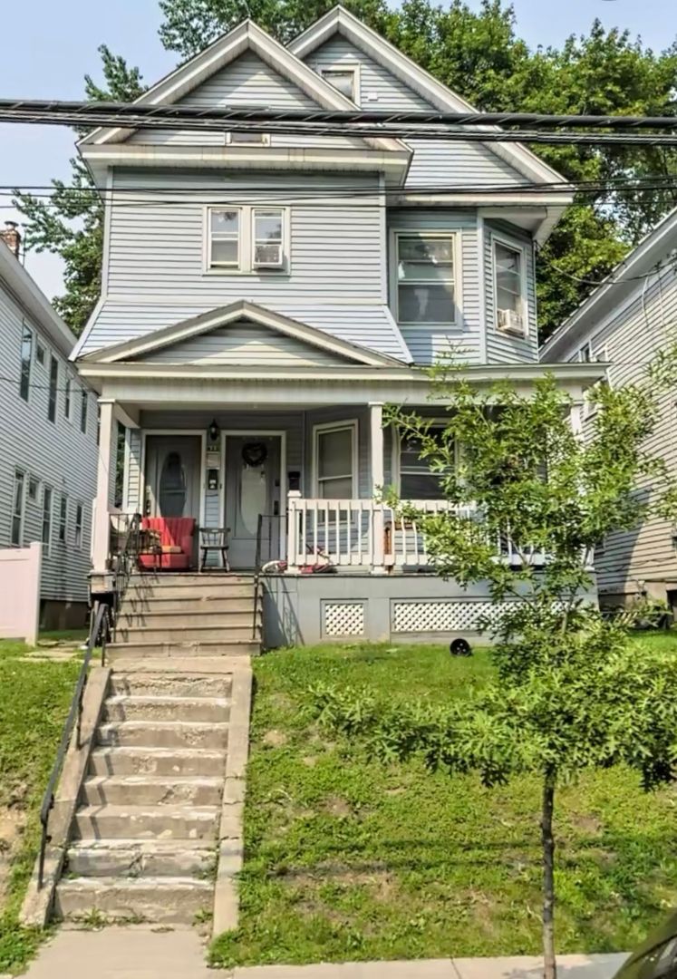 Albany Apartment: 825 Myrtle Avenue