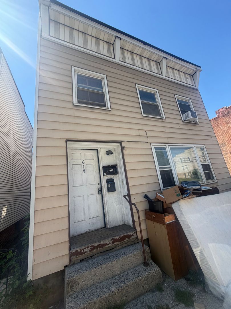 Troy Apartment: 619 4th Street