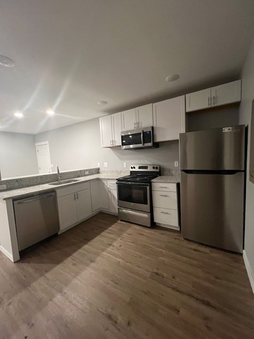 Spartanburg Apartment: 135 Oakwood Ave