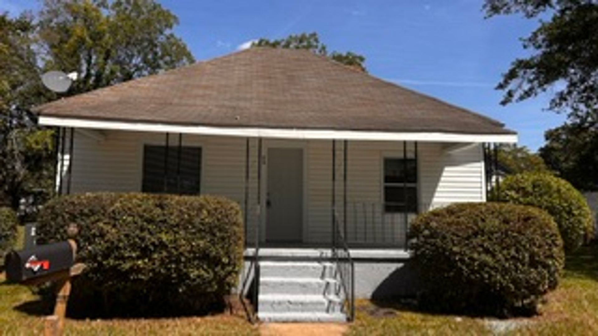 Greenville House: 25 Bigby St