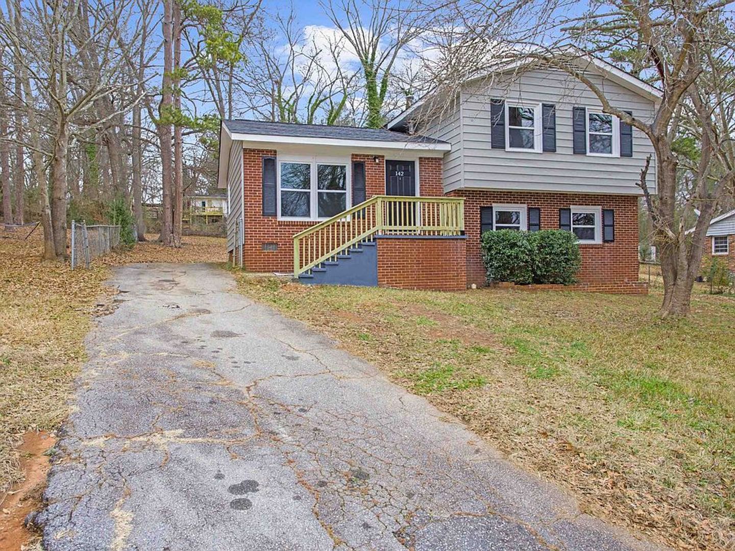 Spartanburg House: 142 Harmony Drive