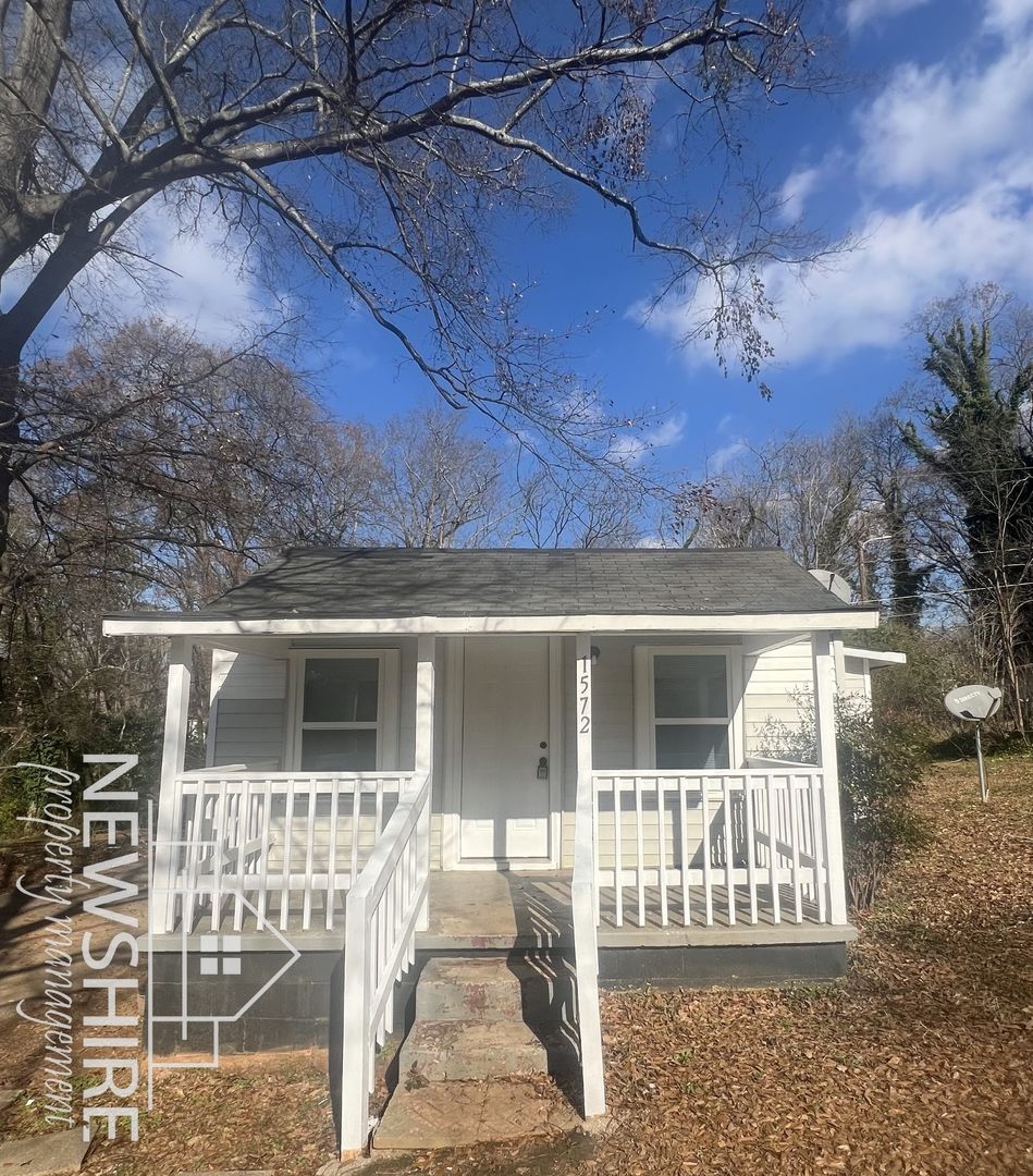 Spartanburg House: 1572 Farley Ave Ext