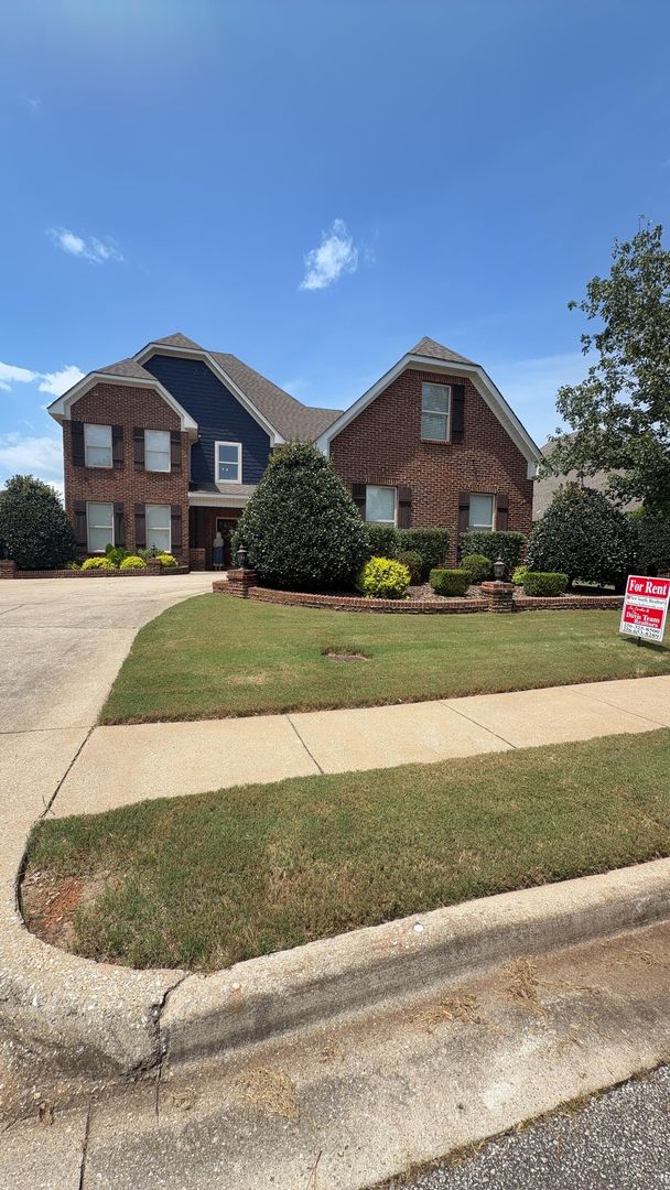 Huntsville House: 9 Maple Grove