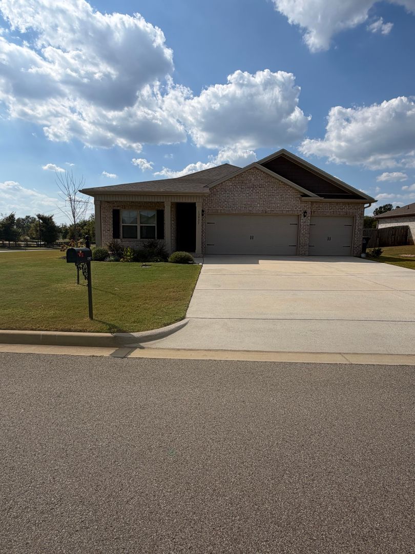 Athens House: 13937 Lannister Lane