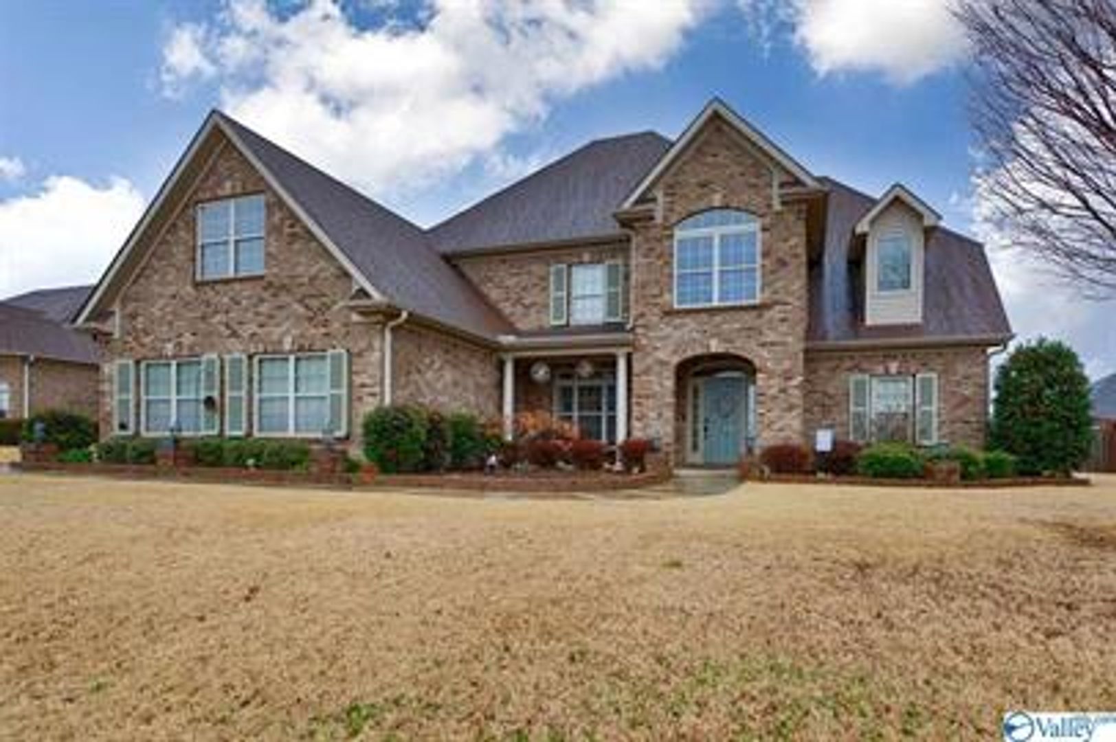 Madison House: 106 Carlton Woods Drive