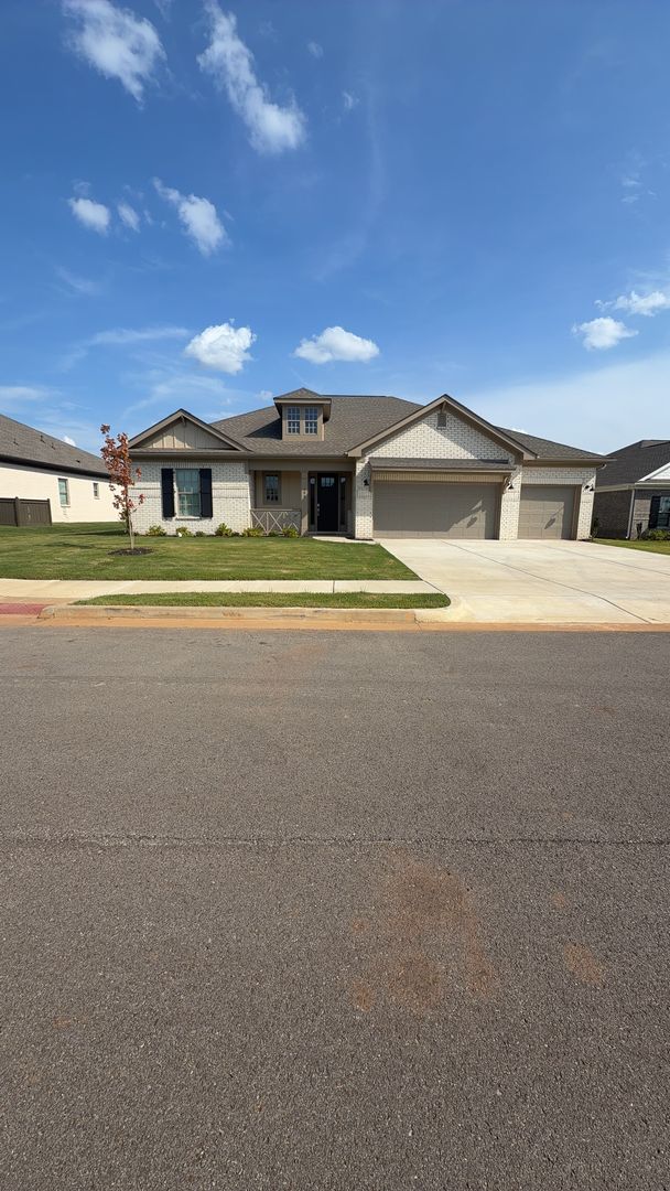 Madison House: 104 Clift Creek Dr