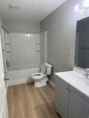 1022 Hagle Park Rd, Bradenton, FL 34212